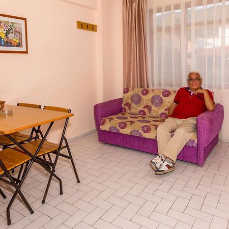مرمريس Uestuen Apart الغرفة الصورة